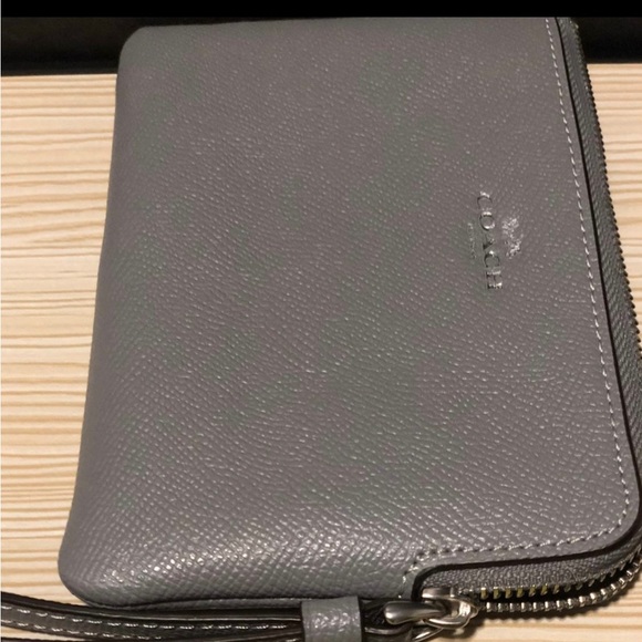 Coach wristlet - Picture 3 of 4